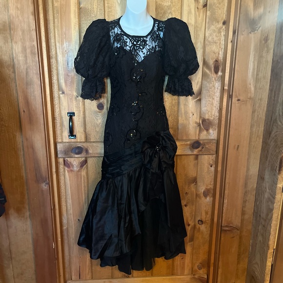 Zum Zum by Niki Livas Dresses & Skirts - Vintage Gothic size 5/6 Zum Zum black on black prom dress.